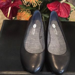 Dr. Scholl’s memory foam flats